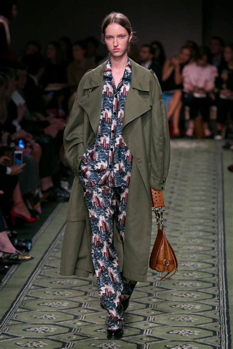 Burberry: Spring 2017 